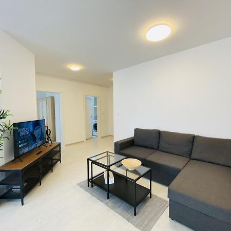 Charming Flat In Brasov With Balcony Panoramic Viewアパートメント エクステリア 写真