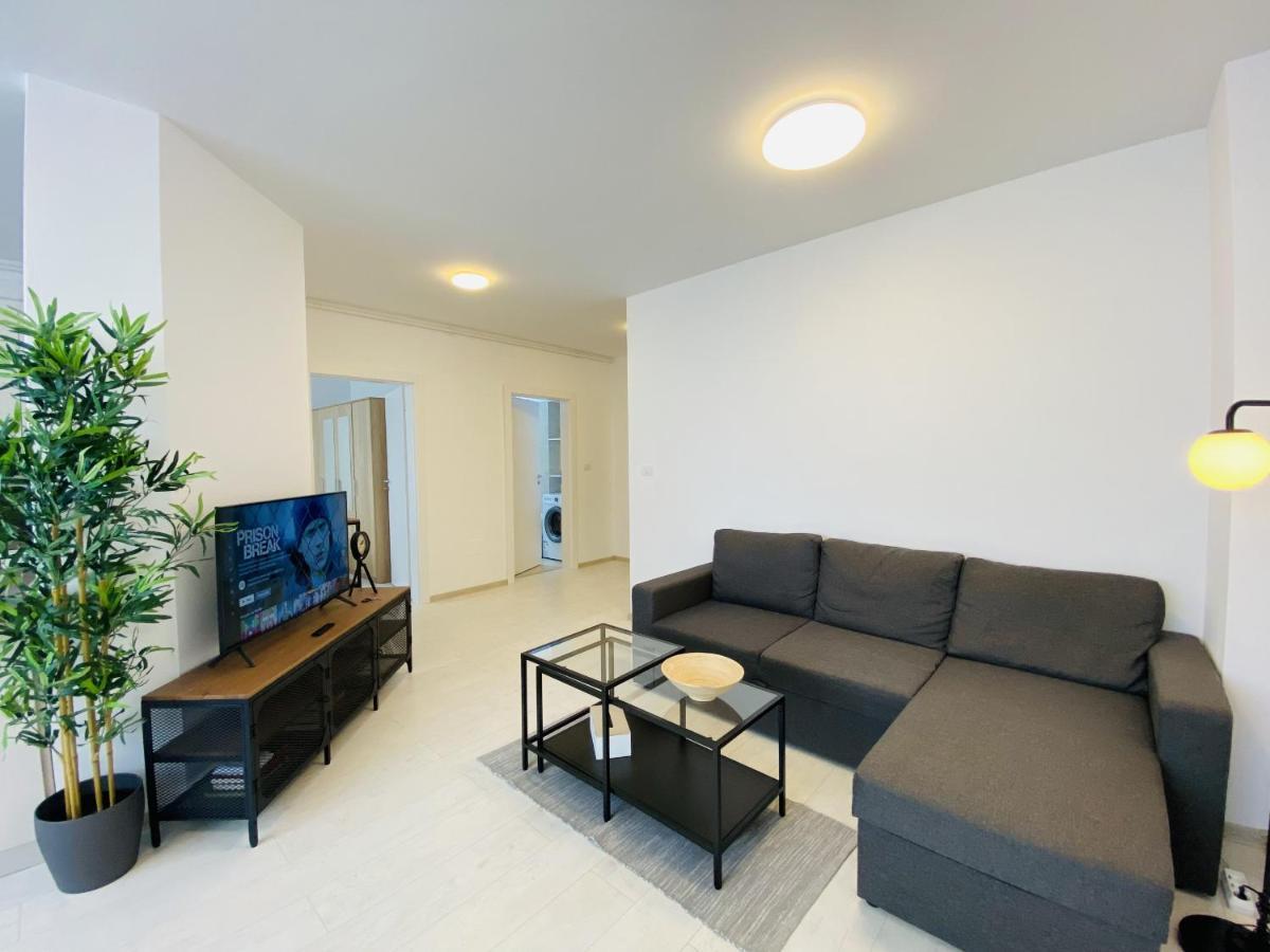Charming Flat In Brasov With Balcony Panoramic Viewアパートメント エクステリア 写真