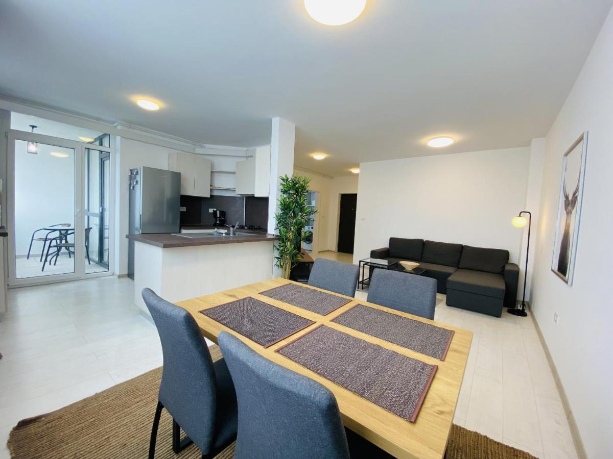Charming Flat In Brasov With Balcony Panoramic Viewアパートメント エクステリア 写真
