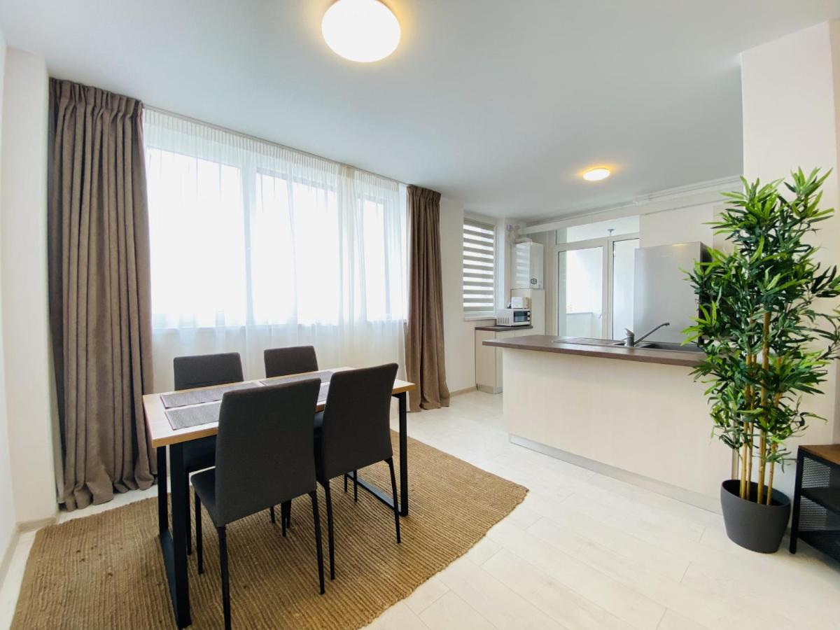 Charming Flat In Brasov With Balcony Panoramic Viewアパートメント エクステリア 写真